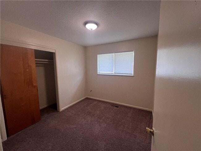 Building Photo - 609 Cedar St