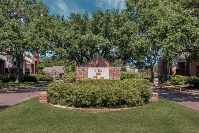 Building Photo - 7447 Cambridge St