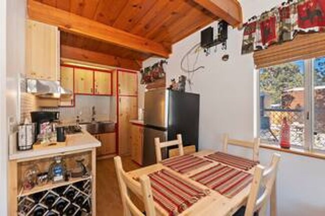 Building Photo - 2 Bedroom Lodge- Pet Friendly- Fenced Yard