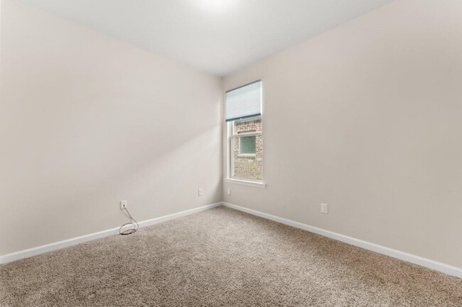 Building Photo - 1647 Reserve Dr