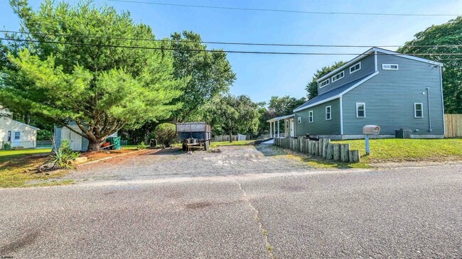 Building Photo - 700 E Brook Ln