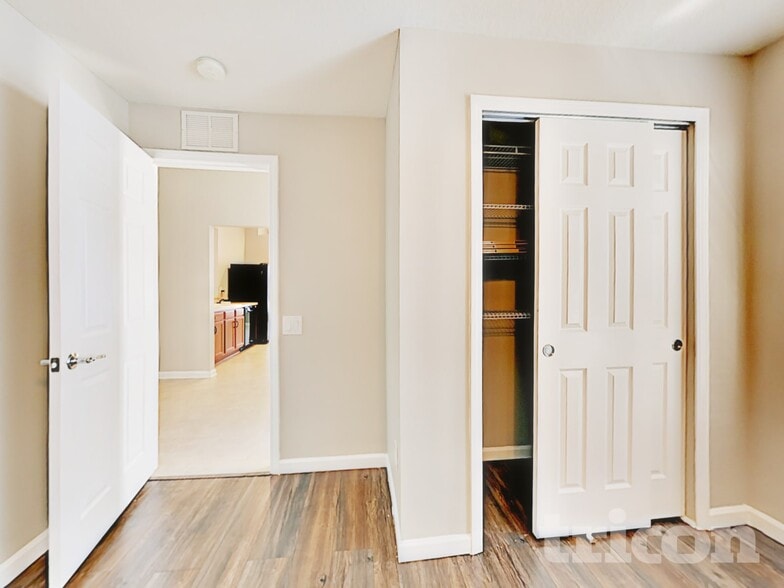 Building Photo - 424 Sea Holly Dr