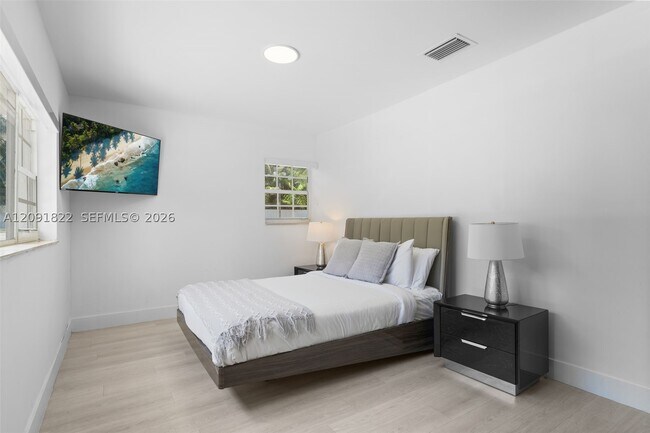 Building Photo - 1308 Seabreeze Blvd