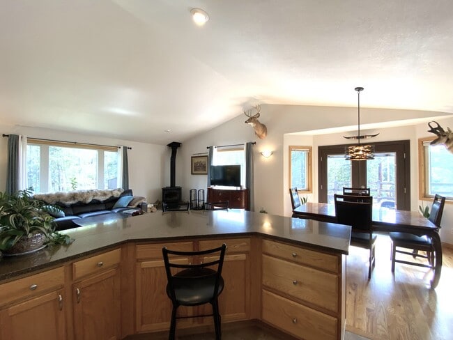 Building Photo - 28 Valley View Ln