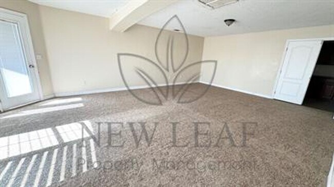 Building Photo - Beautiful 4 bedroom on LARGE private lot in PHELAN