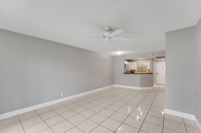 Building Photo - 21915 Lake Forest Cir