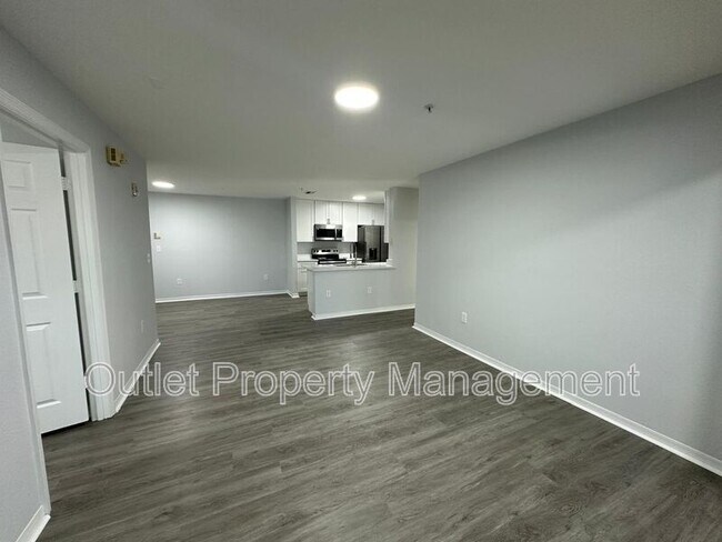Building Photo - 5467 Vineland Rd