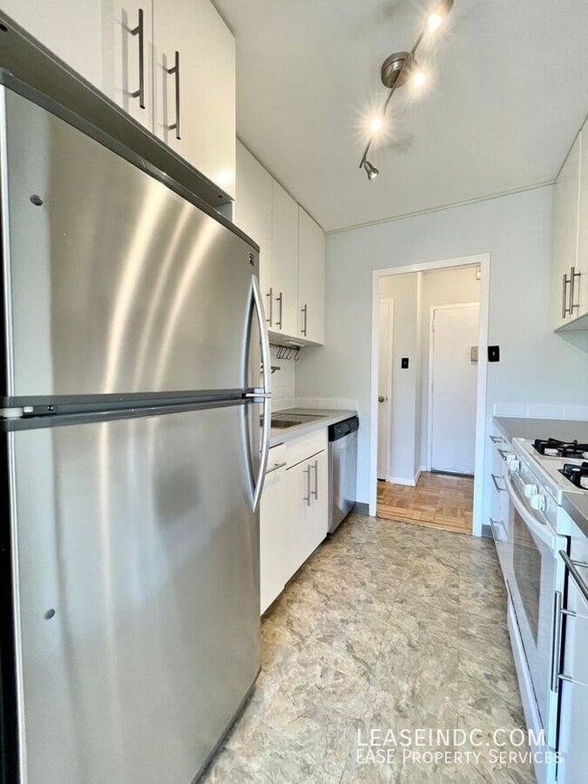 Building Photo - 4000 Tunlaw Rd NW