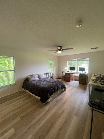 Building Photo - 5906 Diamond Ct