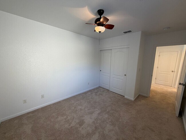 Building Photo - 3301 N Park Dr
