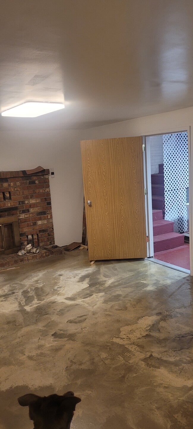 Building Photo - 10 Eleanor Ave