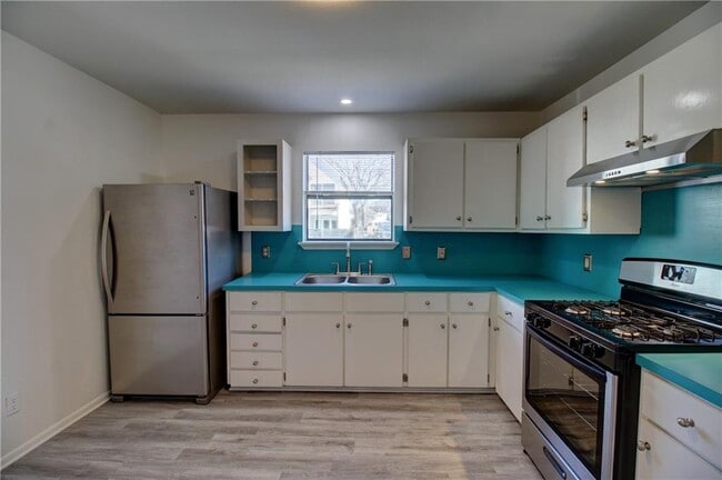 Building Photo - 2717 Santa Rosa St