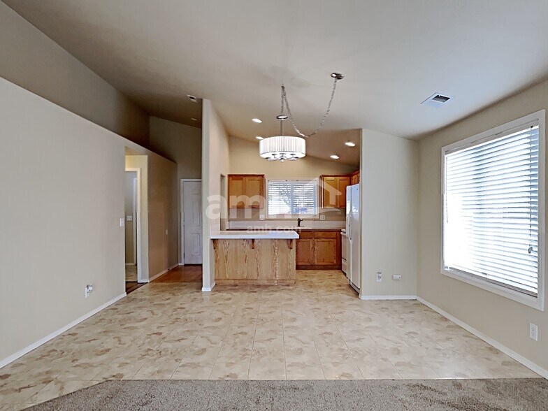 Building Photo - 1692 SW Creekside Ln