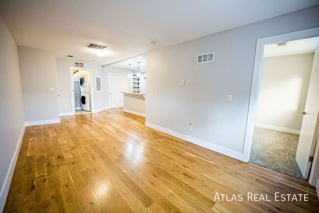 Building Photo - 2nd Floor LoHi 2 Bed 1 Bath with a Private...