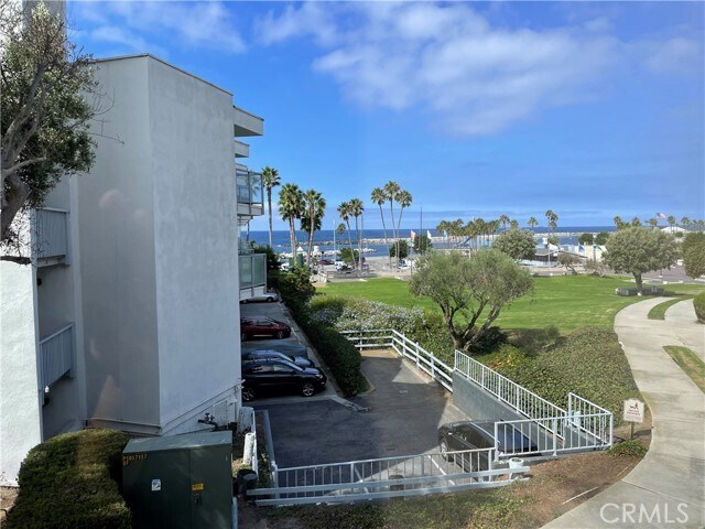 Primary Photo - 250 The Village