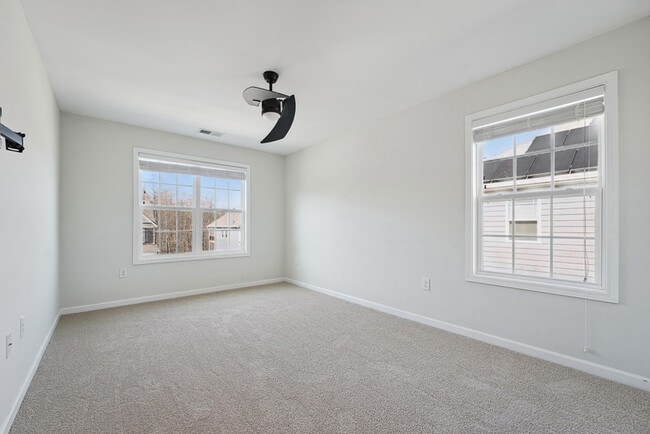 Building Photo - 2312 Longmont Dr