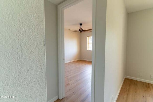 Building Photo - 4150 E Cactus Rd