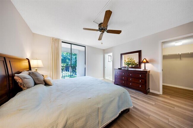 Building Photo - 5250 Las Verdes Cir