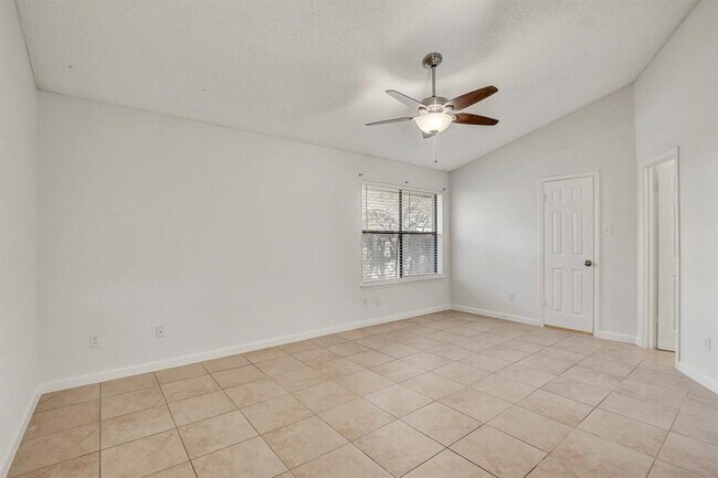 Building Photo - 17516 Klamath Falls Dr