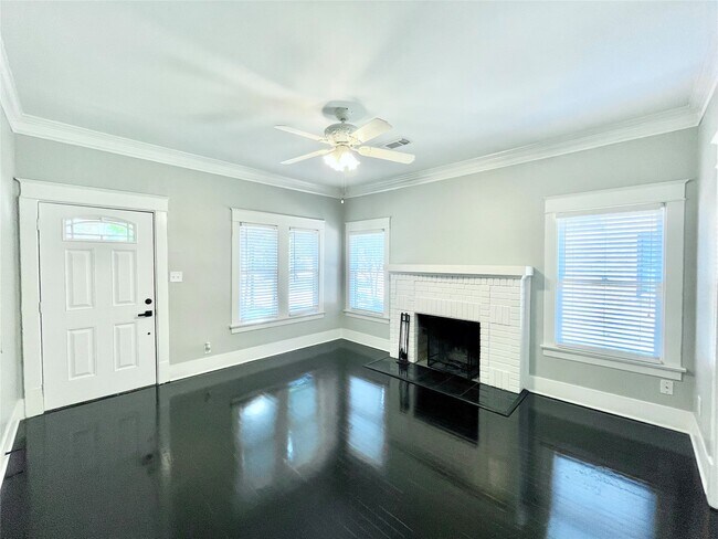Building Photo - 831 Pizer St
