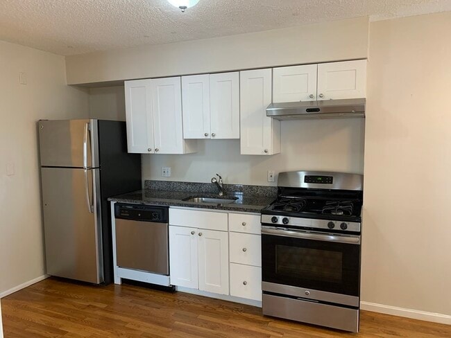 Building Photo - 50 Oliver St