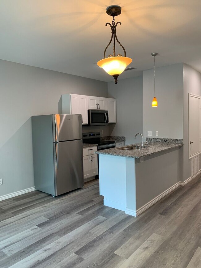 Building Photo - Spring Break Special - Move in NOW!!! and stay one month free