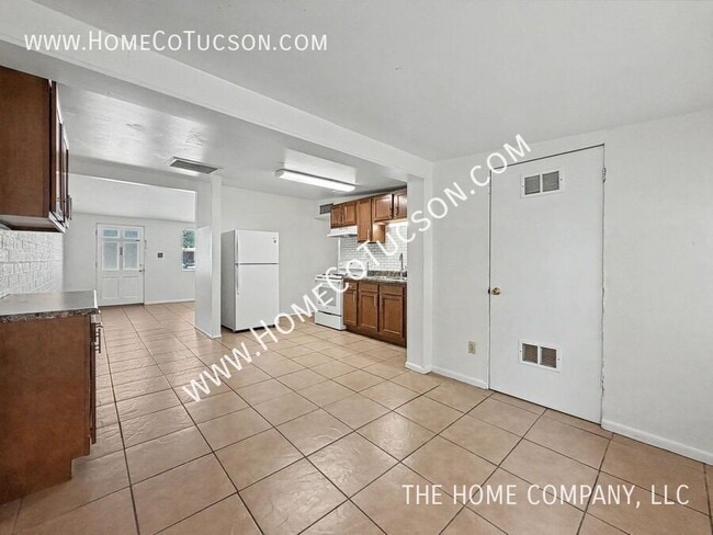 Building Photo - 4938 S Highland Dr