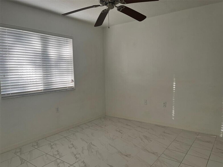 Building Photo - 2200 NW 78th Ave