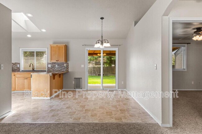 Building Photo - 2117 S Crimson Rose Way