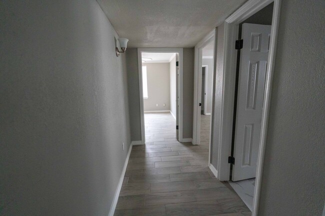 Hallway - 9711 Linkmeadow Ln