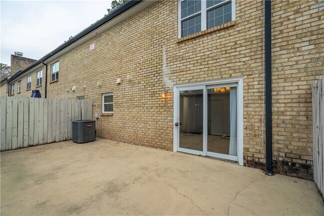 Building Photo - 330 Winding River Dr