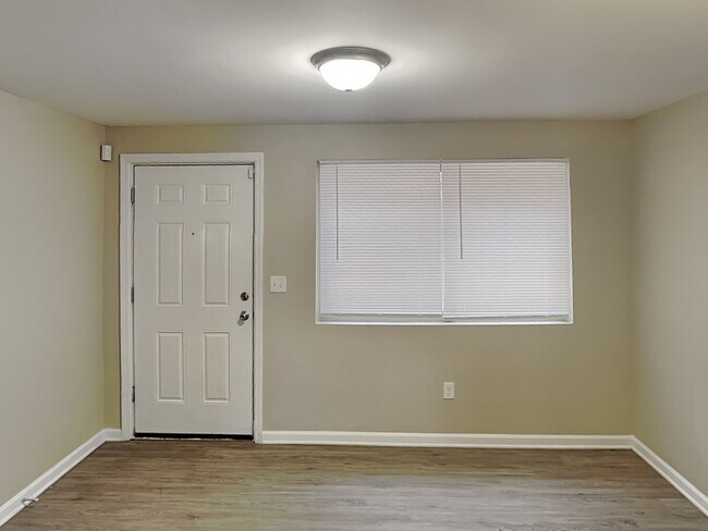 Building Photo - Lantern Square Apartments-B5