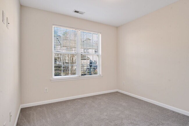 Building Photo - 2204 Valley Haven Dr