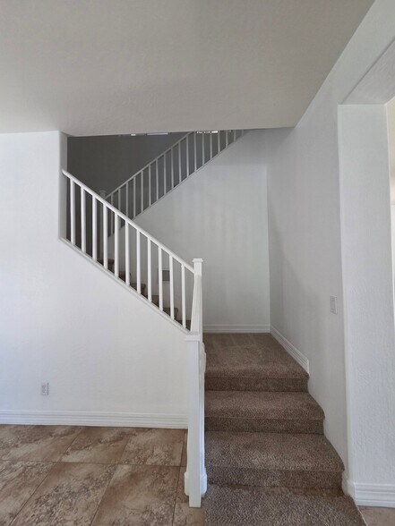 Building Photo - 3127 E Coconino Dr