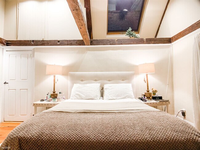 Building Photo - 306 Riverside Ave