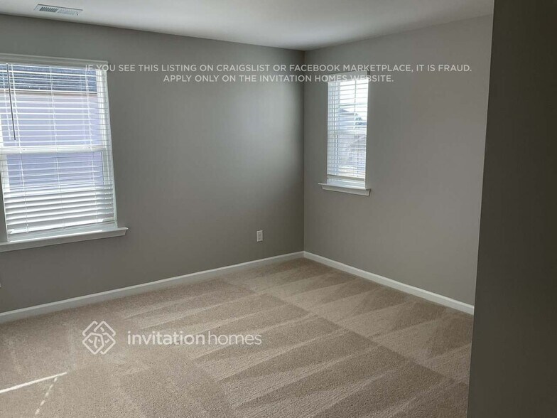 Building Photo - 520 Almere Dr