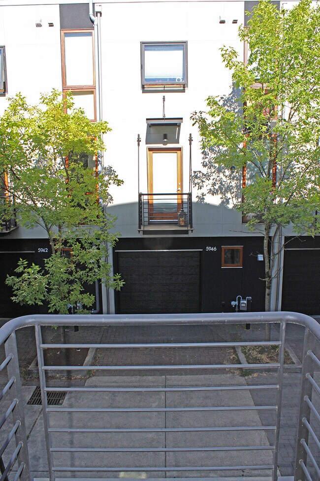 Building Photo - Lovely 3 Bed, 2 Bath Townhouse in North Tabor