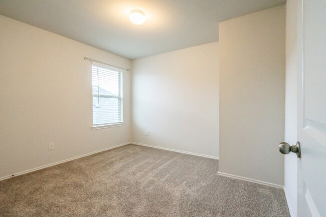 Building Photo - 16856 Pink Wintergreen Dr