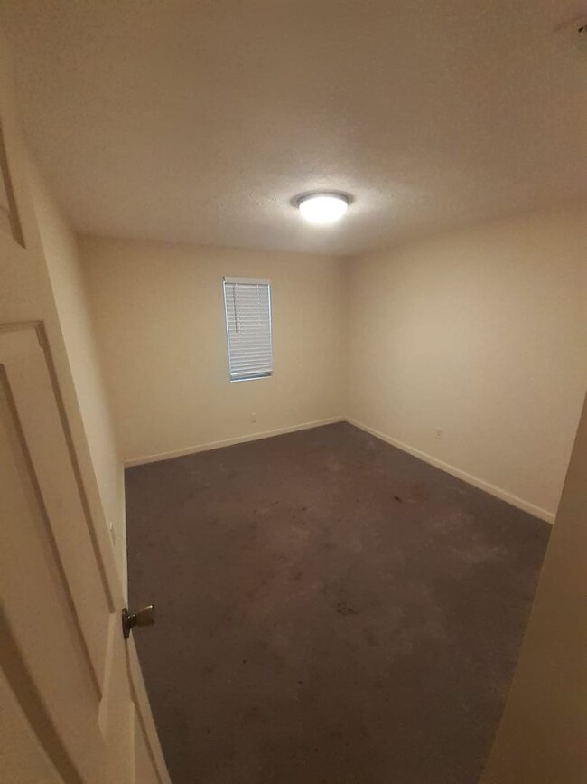 Building Photo - 306 Celery Ave S