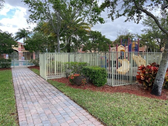 Building Photo - 1002 SW 144th Ave