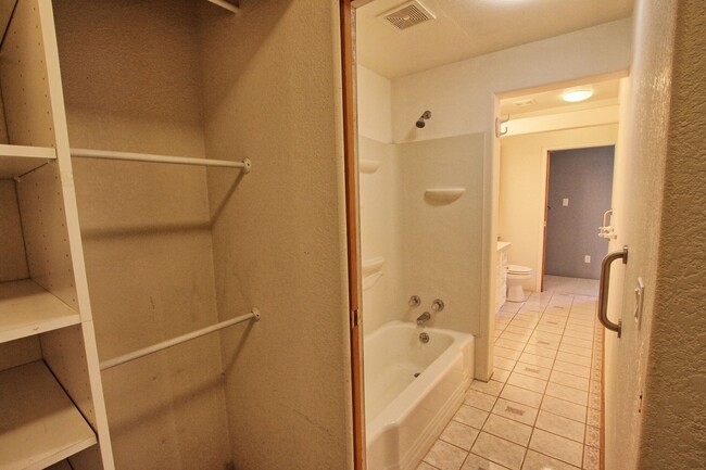 Building Photo - 3 bed 2 bath mountain rental