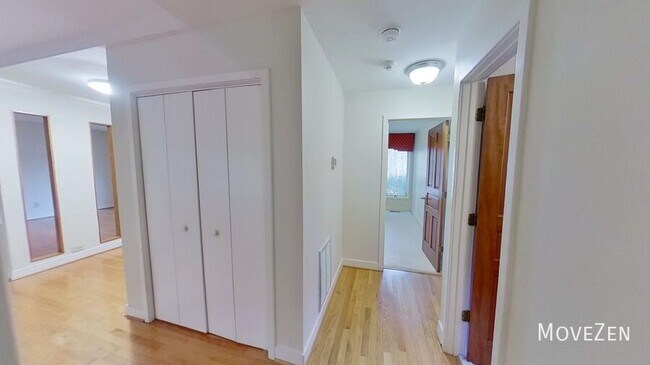 Building Photo - 2323 Ridgefield Dr