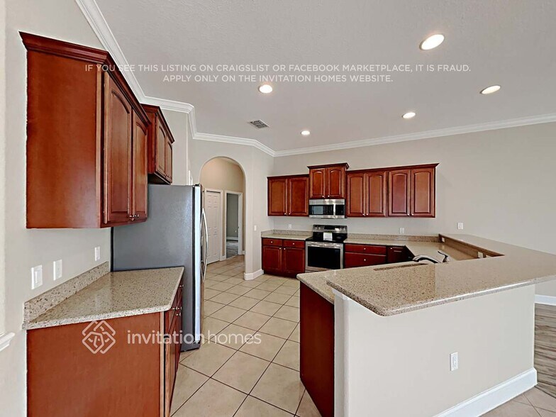 Building Photo - 6895 Bushnell Dr