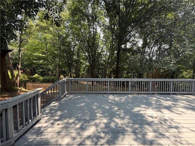 Building Photo - 2404 Elmwood Cir SE