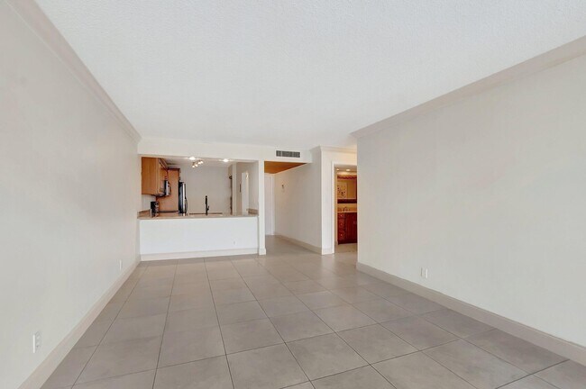 Building Photo - 6 Royal Palm Way