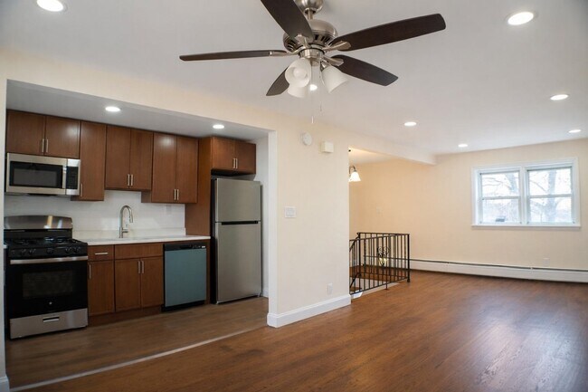 Building Photo - 300 Cator Ave