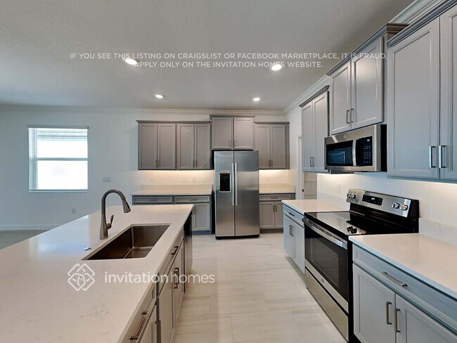 Building Photo - 14246 17 Ct E