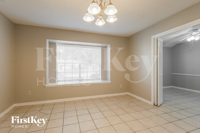 Building Photo - 222 Magic Oaks Dr