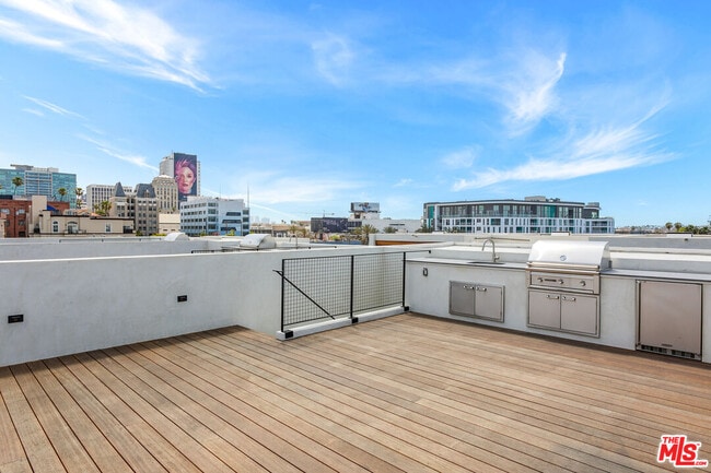 Building Photo - 610 S Van Ness Ave