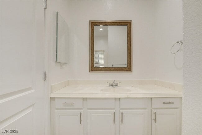 Building Photo - 1068 Riddle Glen St